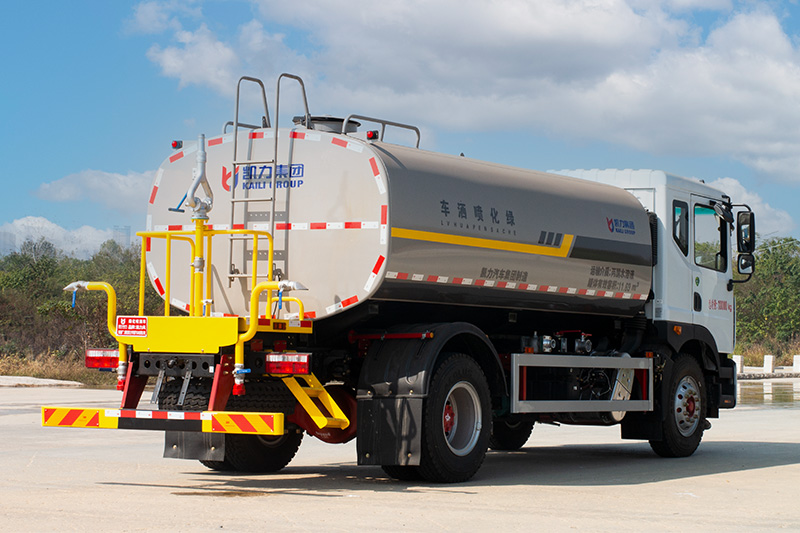 东风D9洒水车（4500）  15.1方