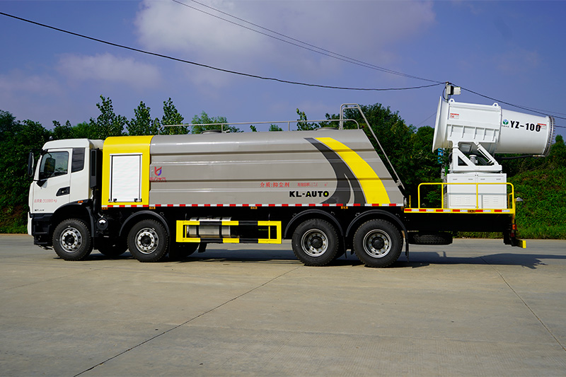 东风天锦前四后八抑尘车（楔形方罐）（雾炮80~120米） 22方