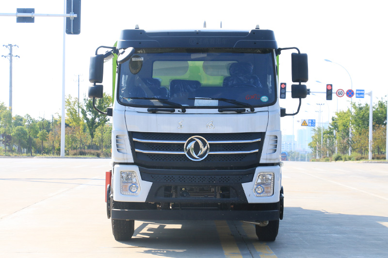 东风专底D3L后双桥抑尘车（圆罐） 17方(雾炮60~100米)