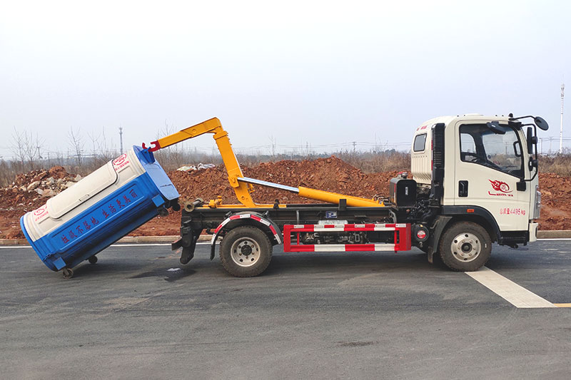 重汽豪曼套臂垃圾车 5方